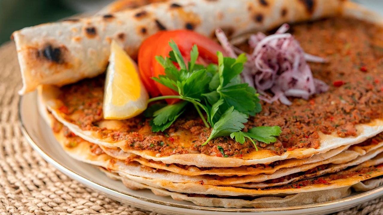 Evde lahmacun nasıl yapılır? Evde lahmacun yapmak bu tarif ile çok kolay